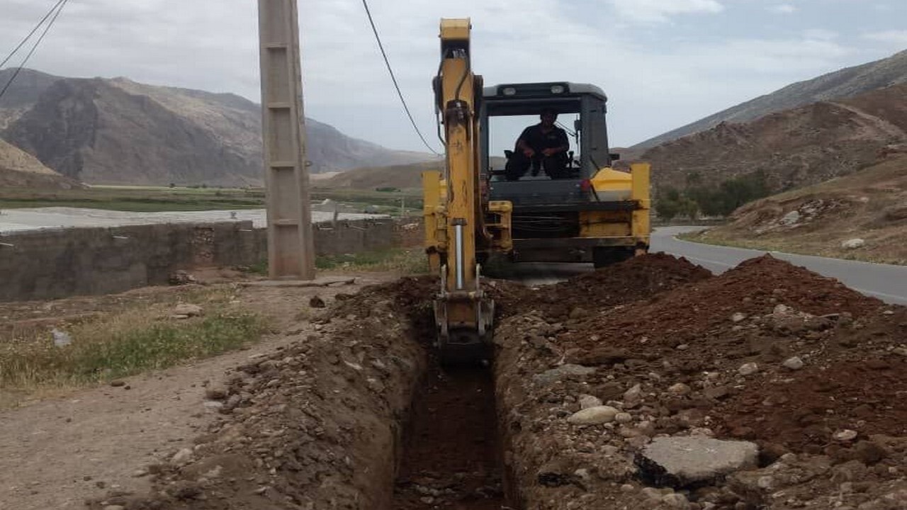 اصلاح ۲۵۰ متر خط انتقال آب روستای جوب شله چرداول