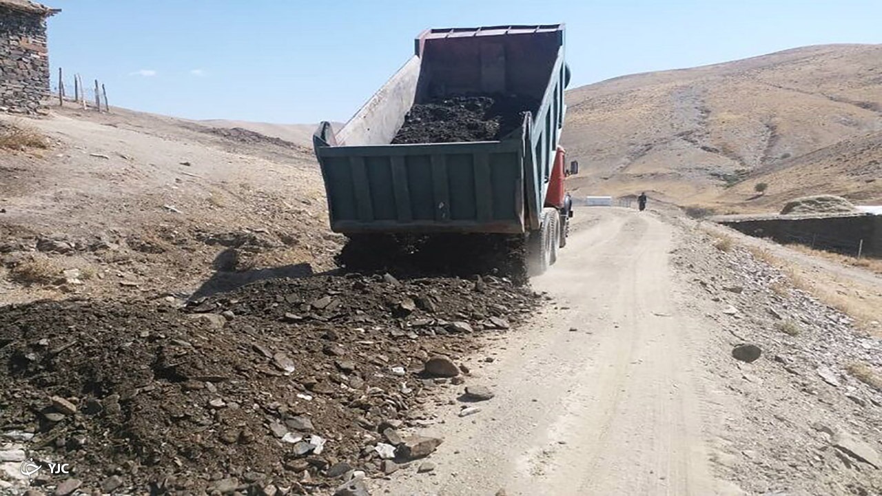 عملیات بهسازی راه‌های روستایی مهاباد آغاز شد
