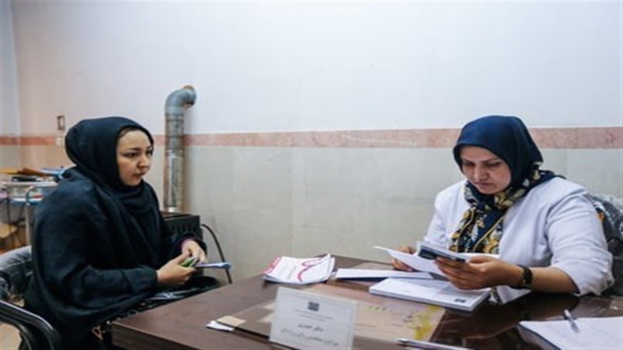 مهاجرین افغانستانی در شهر ری خدمات پزشکی رایگان ارائه کردند + فیلم