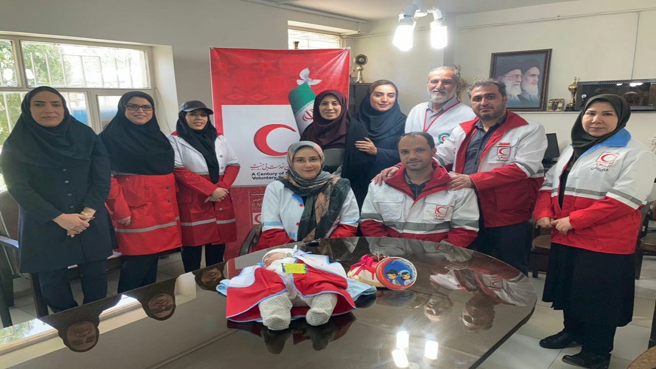 نوزاد ۳۵ روزه کوچکترین عضو داوطلب هلال احمر زنجان شد