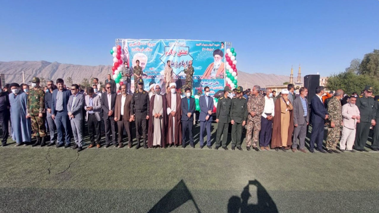 برگزاری سرود سلام فرمانده با حضور مسئولان کازرون
