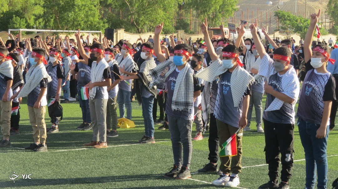 برگزاری سرود سلام فرمانده با حضور ۵ هزار نفر از دانش آموزان 