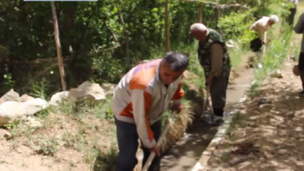 لایروبی انهار روستای اروانه سرخه