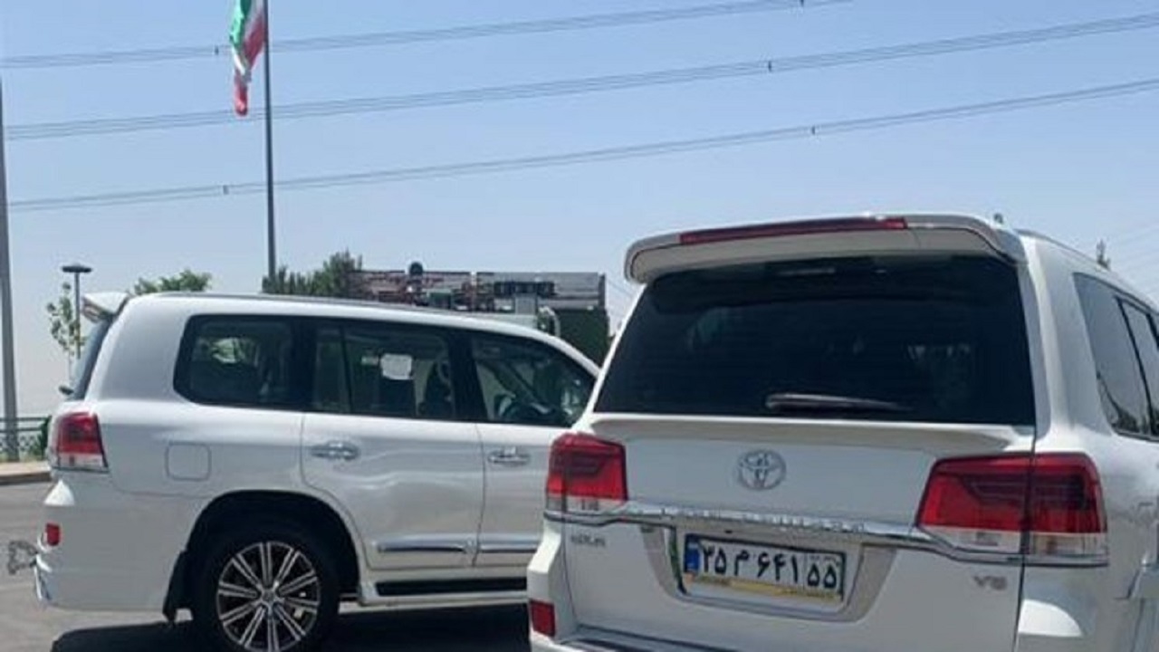 کشف سه دستگاه تویوتا لندکروز قاچاق در مرکز تعویض پلاک اصفهان