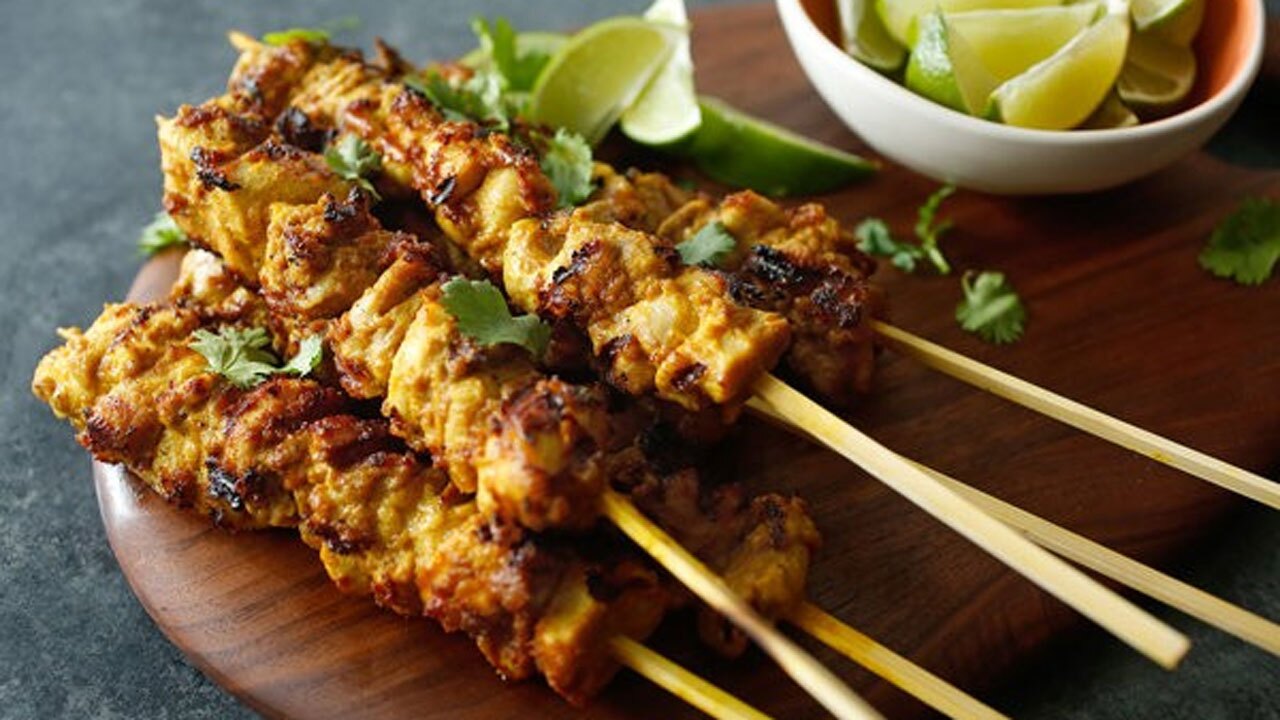 دستور پخت جوجه با سس بادام زمینی + فیلم