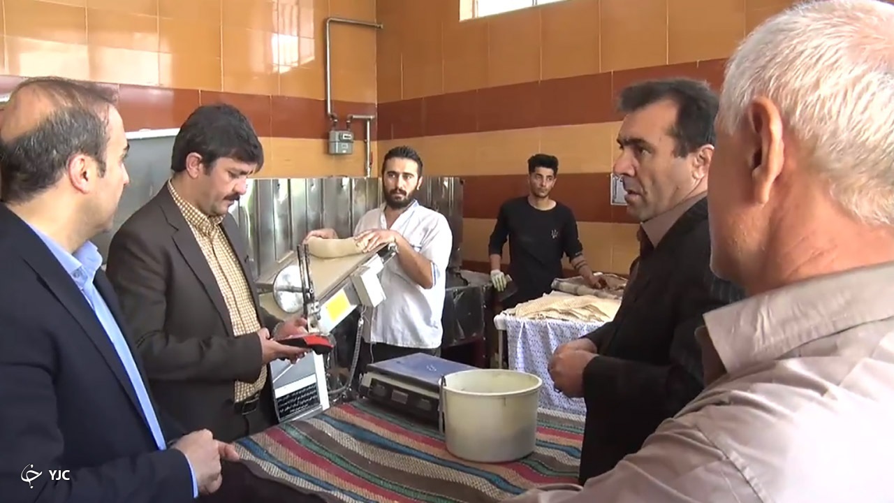 فروش پلاستیک به جای نان تخلف است