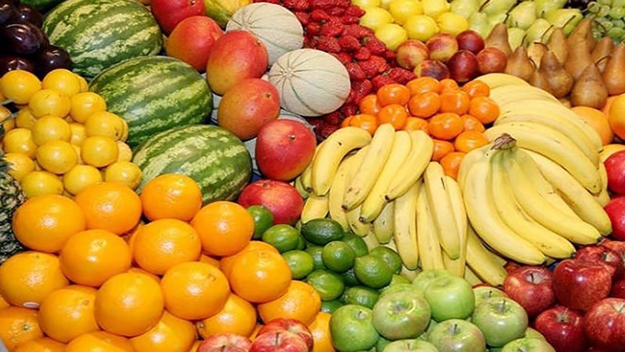 لحظه گرفتن مچ میوه فروش متخلف + فیلم