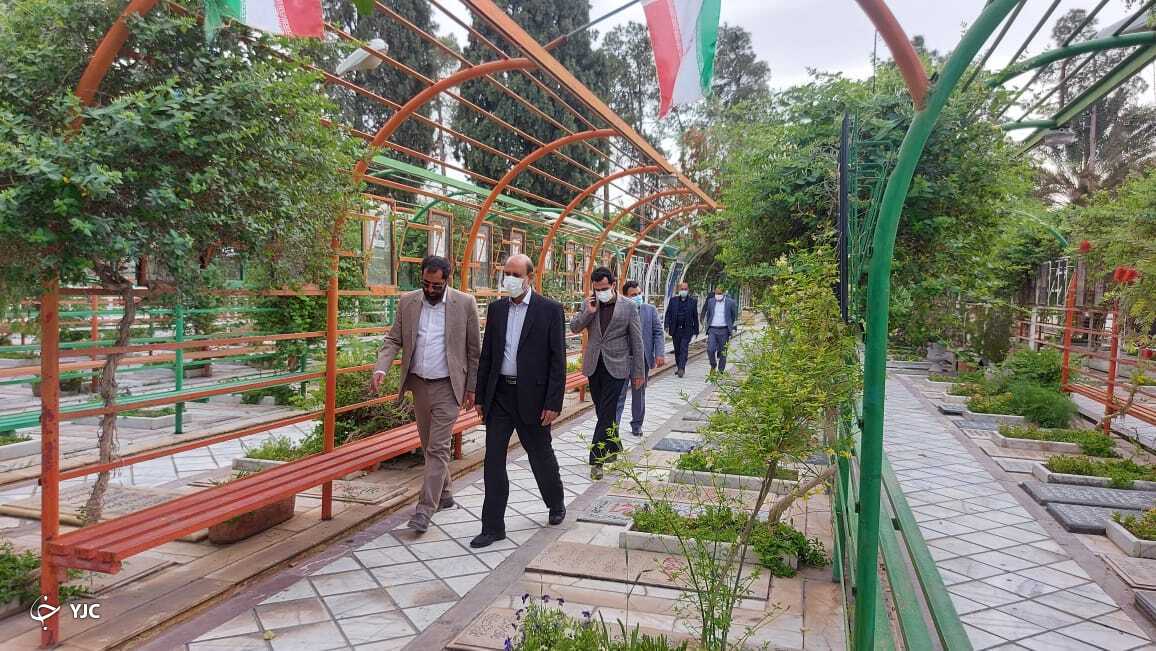 اتمام طرح نورپردازی قبور شهدای دارالرحمه شیراز