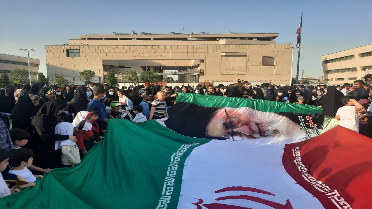 دهه نودی های مشهدی رکورددار حضور در خواندن سرود سلام فرمانده شدند