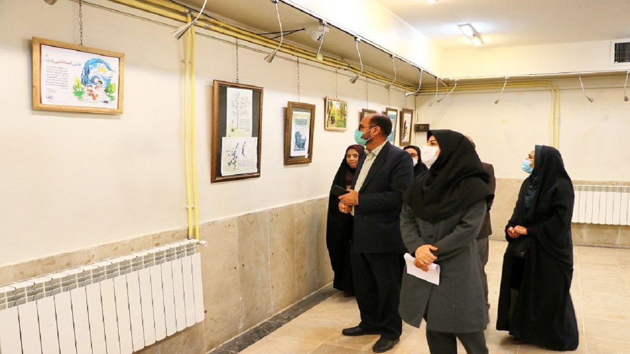 افتتاح نمایشگاه عکس با موضوع جمعیت در بوئین زهرا