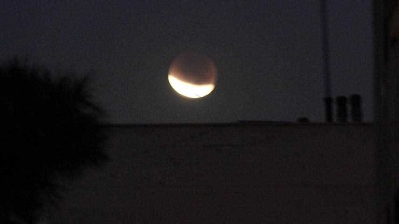 عکسبرداری از ماه‌گرفتگی کامل در فضا