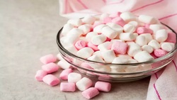 استفاده از آینه و نور خورشید برای کشیدن نقاشی! + فیلم