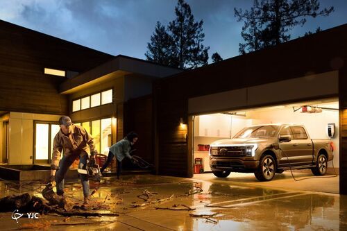 فورد F-150 لایتنینگ 2022 در مقابل ریوین R1T 2022