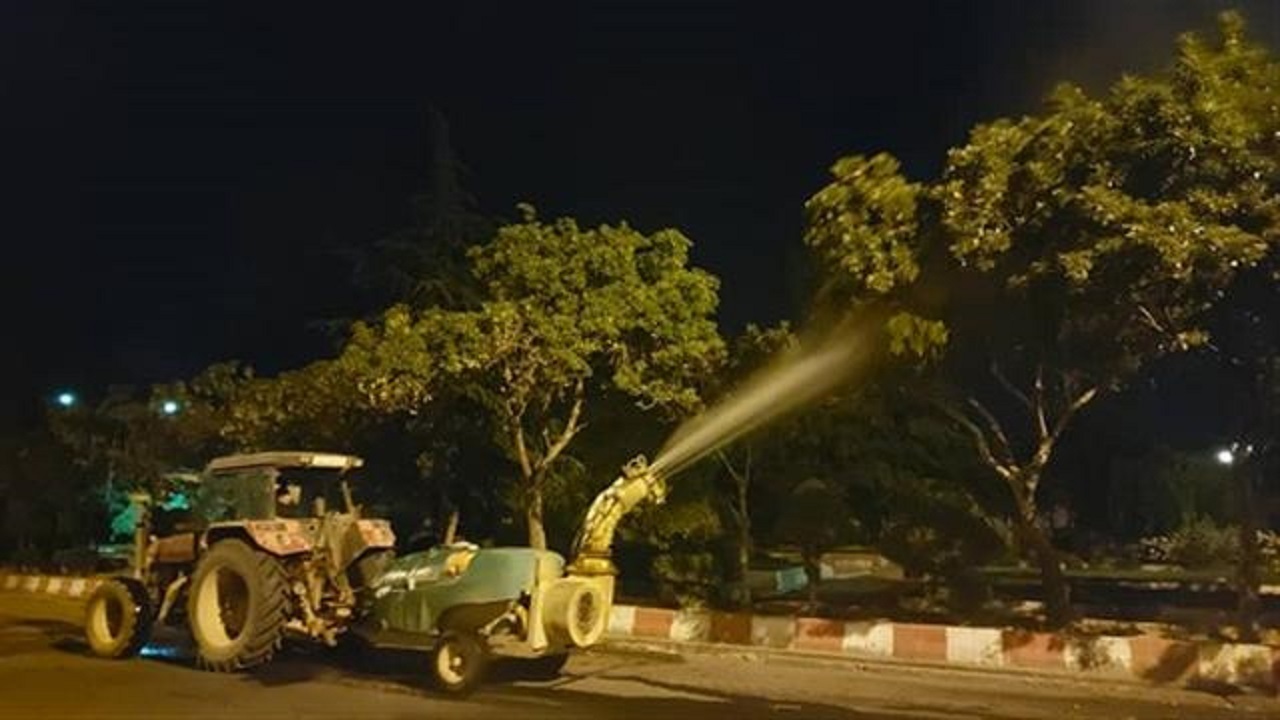 عملیات سمپاشی بهاره درختان در سنندج آغاز شد