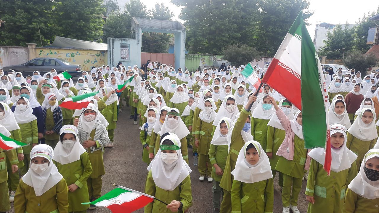نوای سرود «سلام فرمانده» دانش آموزان دهه نود در گیلان