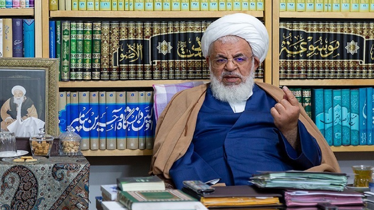 پرهیز از الگوگیری از افراد بی هویت