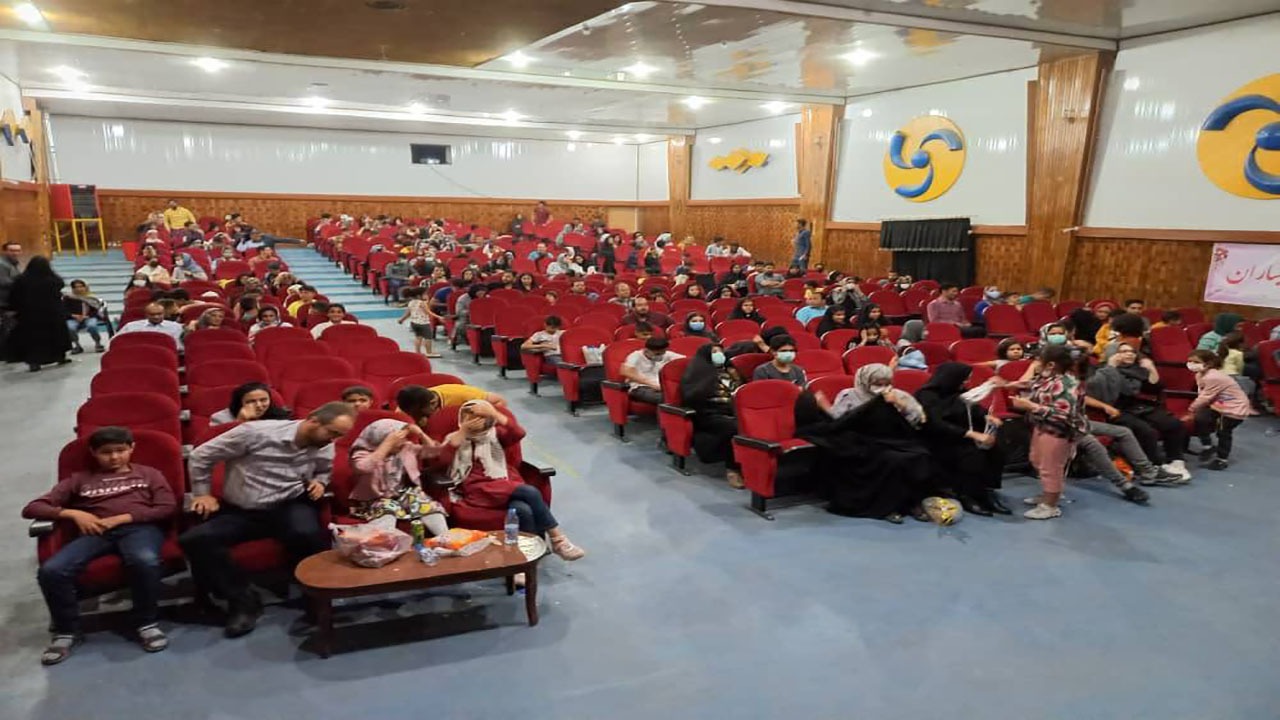 استقبال شهروندان زرندی از سینما