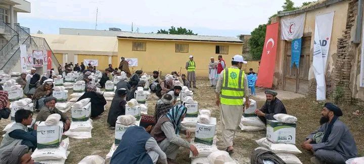 مساعدت به ۵۰۰ خانواده نیازمند در شمال افغانستان + تصاویر