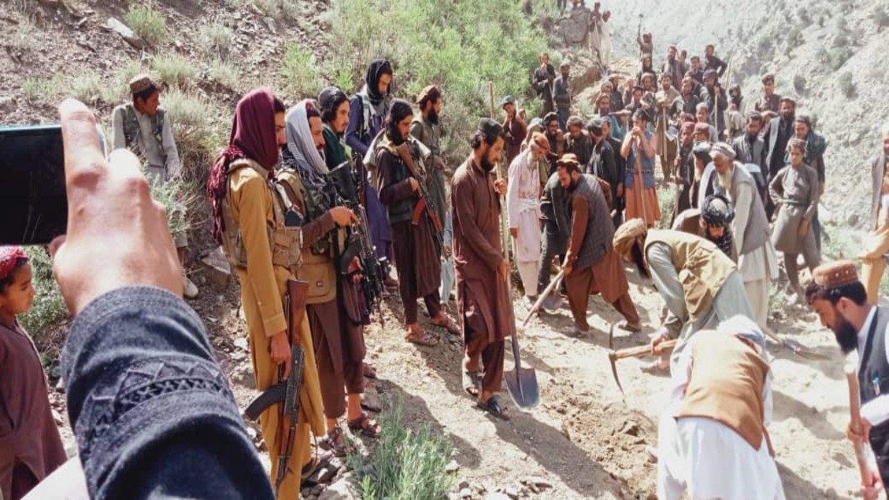 برنامه توزیع گندم در برابر کار در ننگرهار آغاز شد