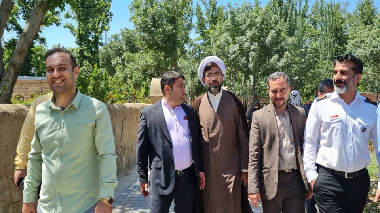 گل و گلاب بهانه‌ای برای نشاط اجتماعی کرجی‌ها