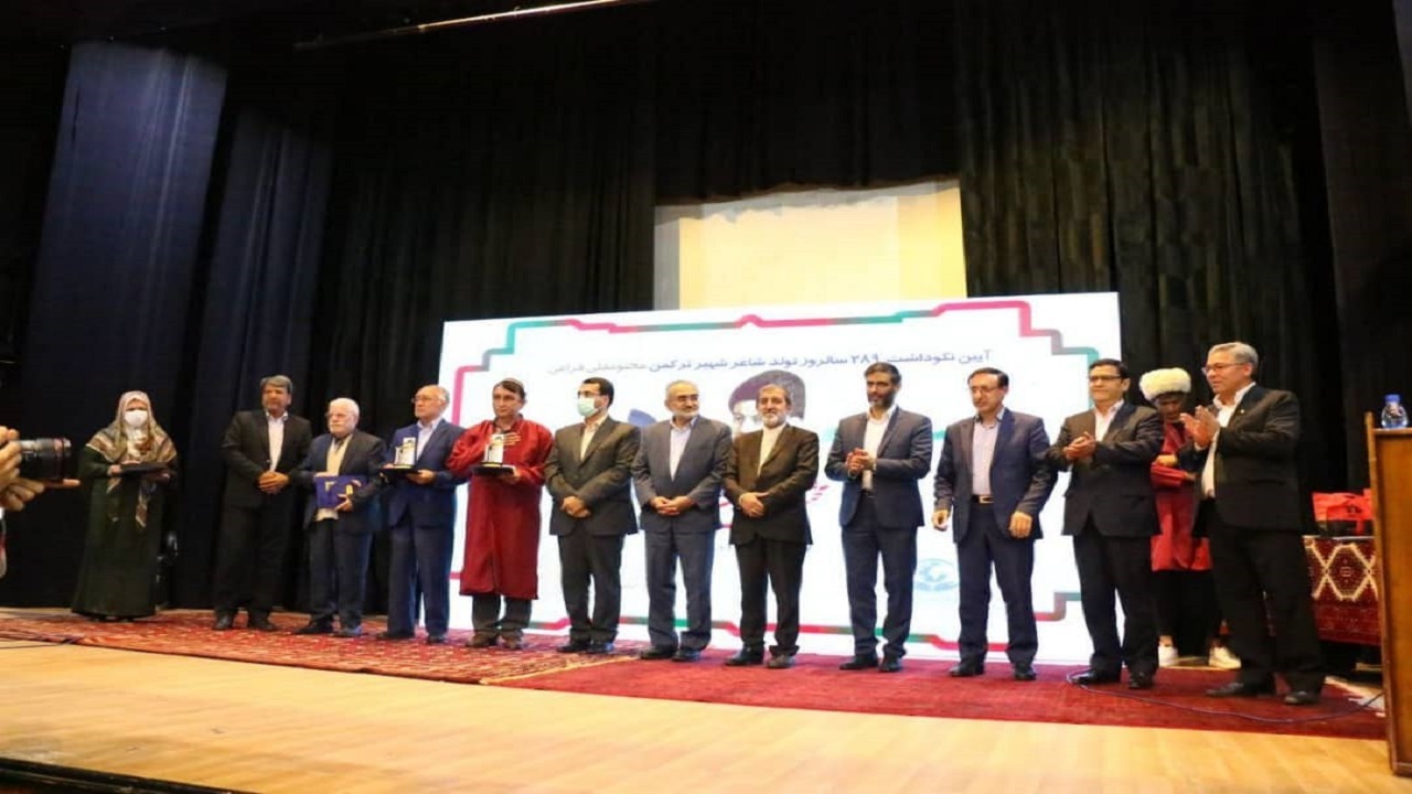 شعر مختومقلی فراغی سرشار از مضامین ملی و وحدت دینی است