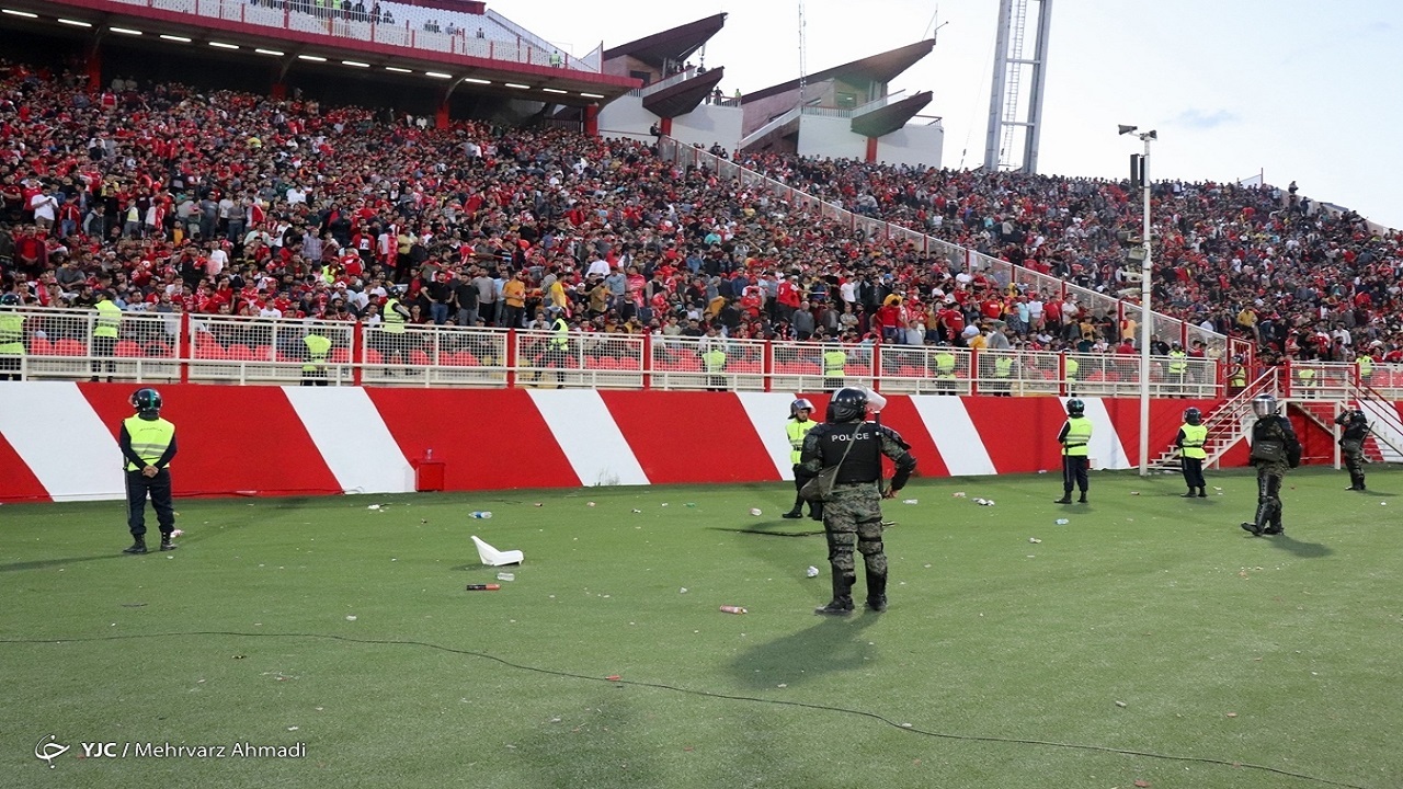 ناتمام ماندن دیدار تراکتور تبریز- پرسپولیس تهران