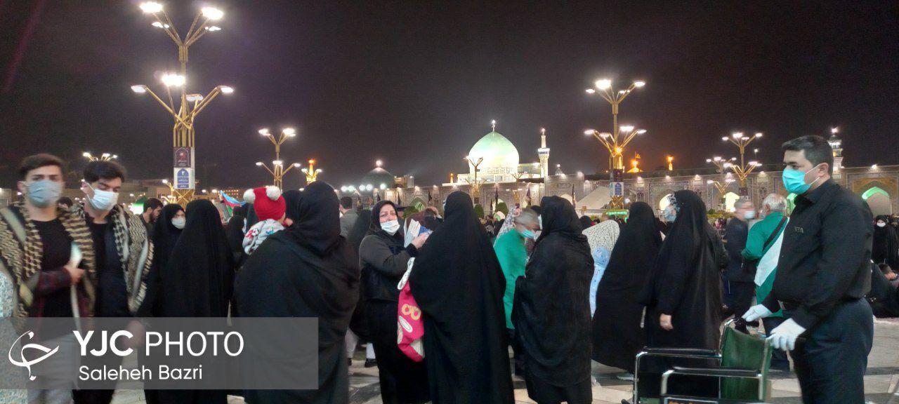 حال و هوای حرم مطهر رضوی در شب شهادت امیرالمومنین(ع)+ فیلم