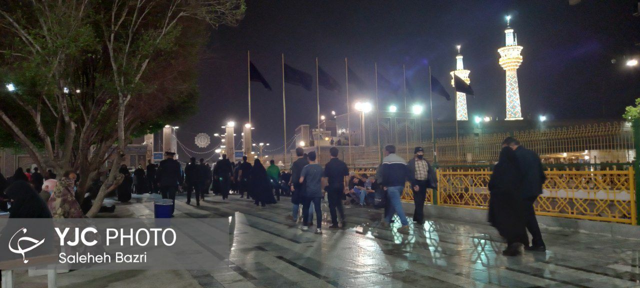 حال و هوای حرم مطهر رضوی در شب شهادت امیرالمومنین(ع)+ فیلم