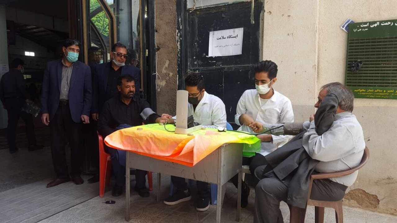 برگزاری میز خدمت و سلامت دانشگاه آزاد اقلید در مصلای نماز جمعه