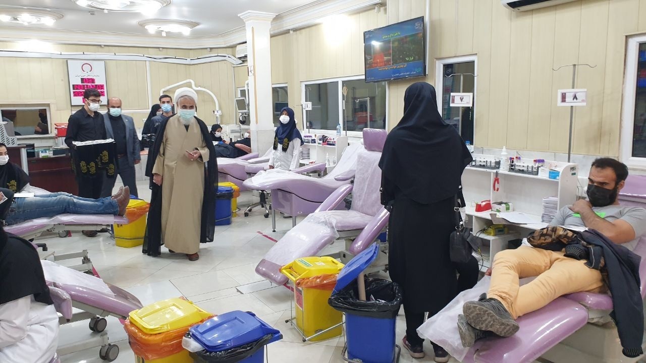 بازدید نماینده ولی فقیه از پایگاه انتقال خون قزوین