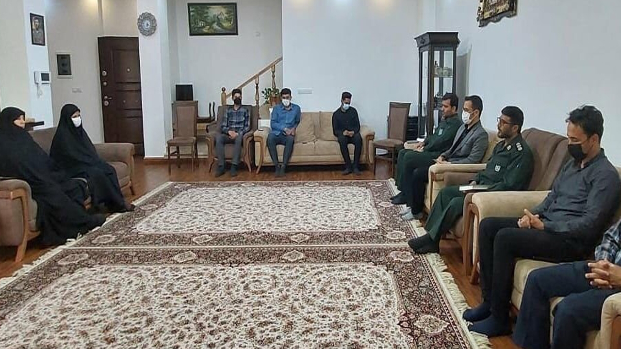 میزبانی خانواده شهید عارف از دانشگاهیان دانشگاه آزاد اسلامی داراب