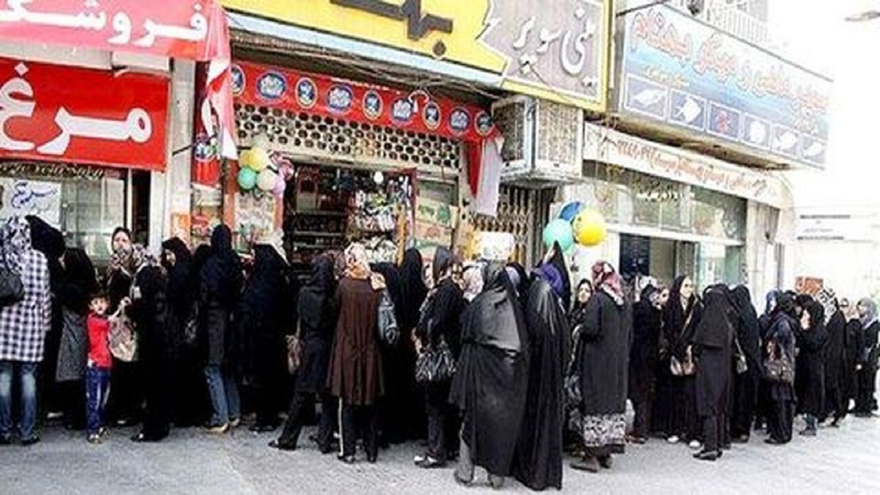 نارضایتی اروندکناری ها از صف های طولانی تهیه کالای اساسی