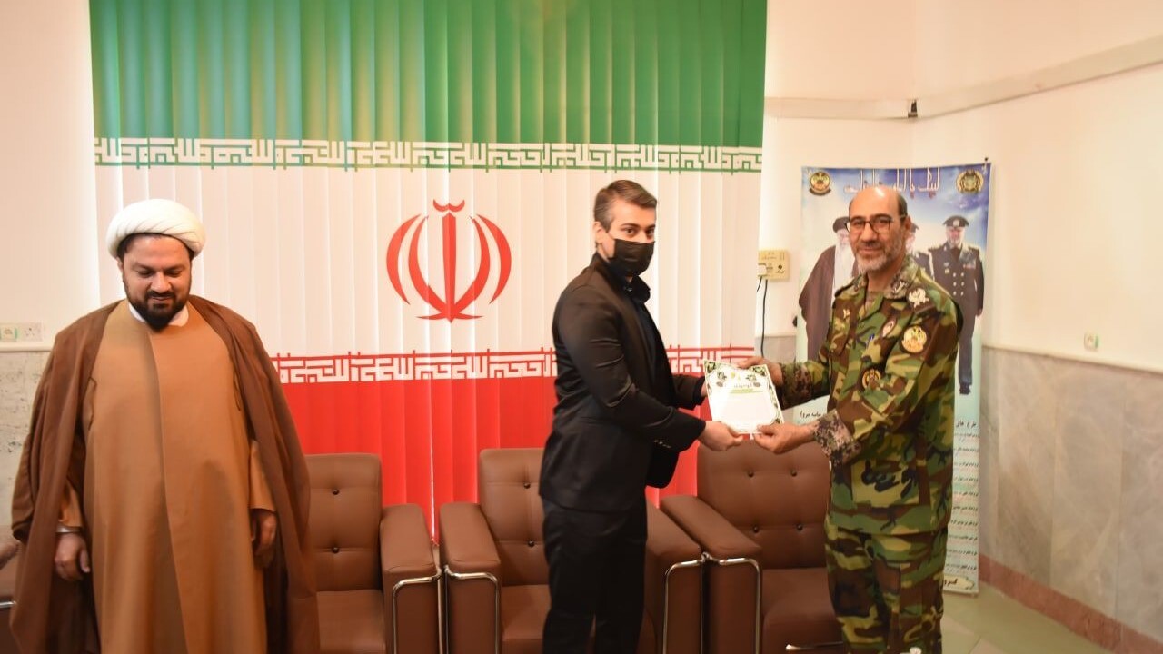 محبوبیت بالای ارتش بین مردم نشان از پای کار بودن آنان دارد