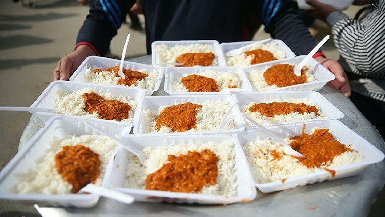 توزیع بیش از ۶ هزار پرس غذای گرم بین نیازمندان در لنده
