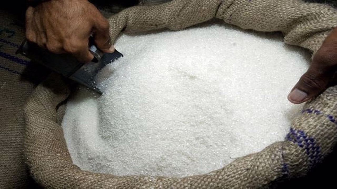 ادامه نظارت‌های قضایی بر بازار؛ کشف بیش از یک تُن شکر در مینودشت