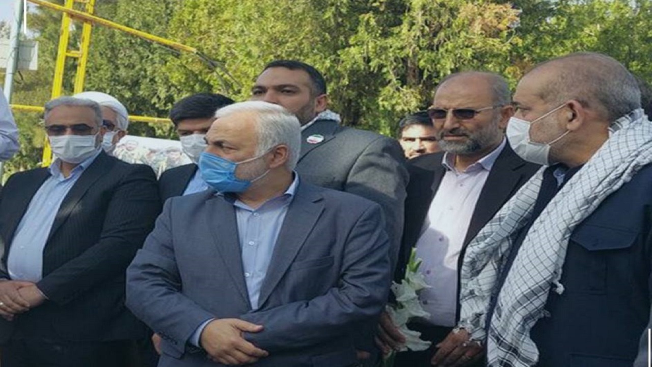 ادای احترام وزیر کشور به مقام شامخ شهدا در ارومیه