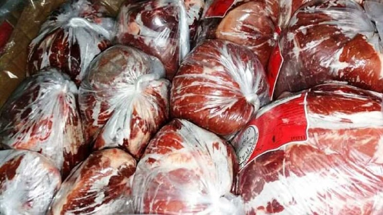 کشف احتکار ۳ تن گوشت منجمد در قم