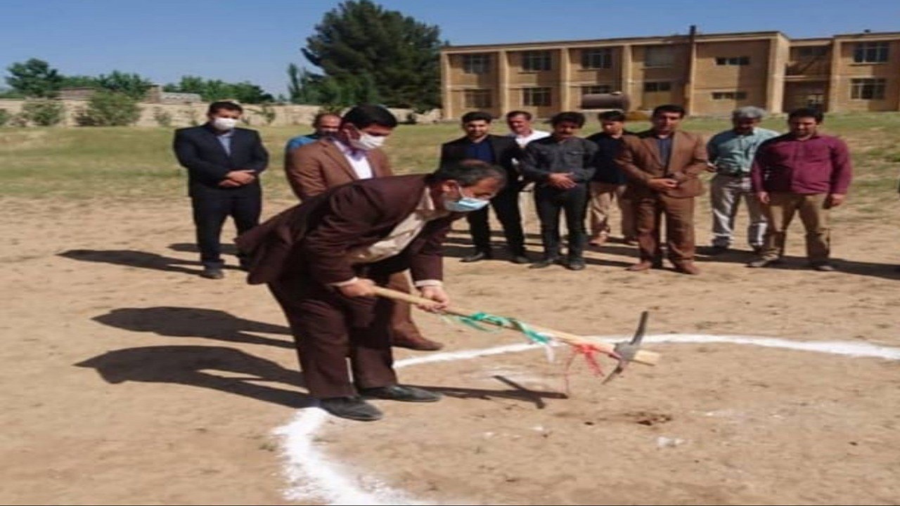 آیین کلنگ زنی احداث چمن مصنوعی کارزان