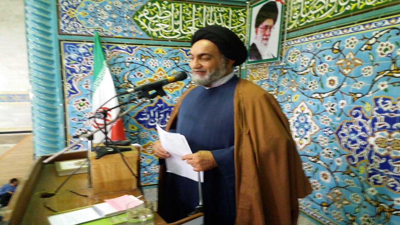 مغازه‌ محتکرین پلمب شود