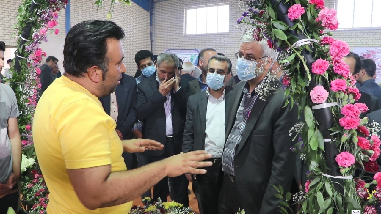 جشنواره و نمایشگاه گل و گلاب در خمین برگزارشد