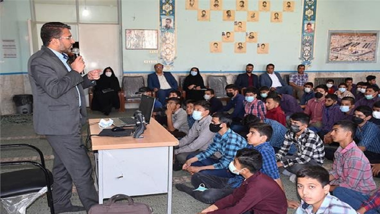دانش آموزان در اوقات فراغت به دنبال کسب مهارت و فن باشند