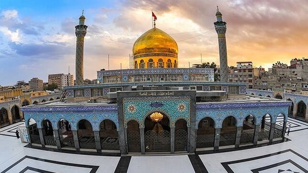 همخوانی «سلام فرمانده» در حرم حضرت زینب (س) + فیلم