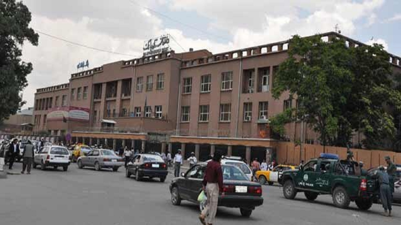 بانک مرکزی دولت طالبان ۱۲ میلیون دالر به بازار عرضه می‌کند