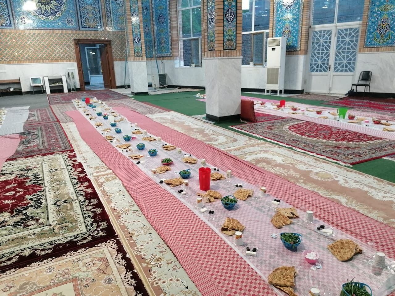 پهن کردن سفره افطاری ماهدشتی&zwnj;ها به روایت تصاویر