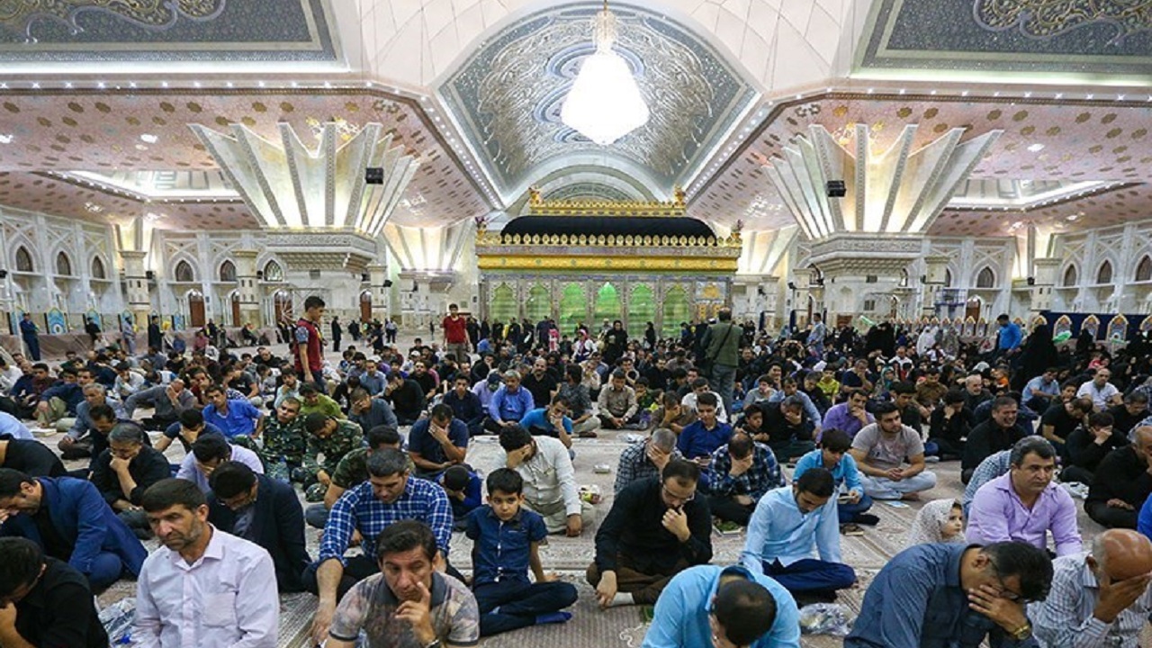 اختصاصی | حضور مهاجرین افغانستانی در مراسم شب قدر حرم امام خمینی (ره)