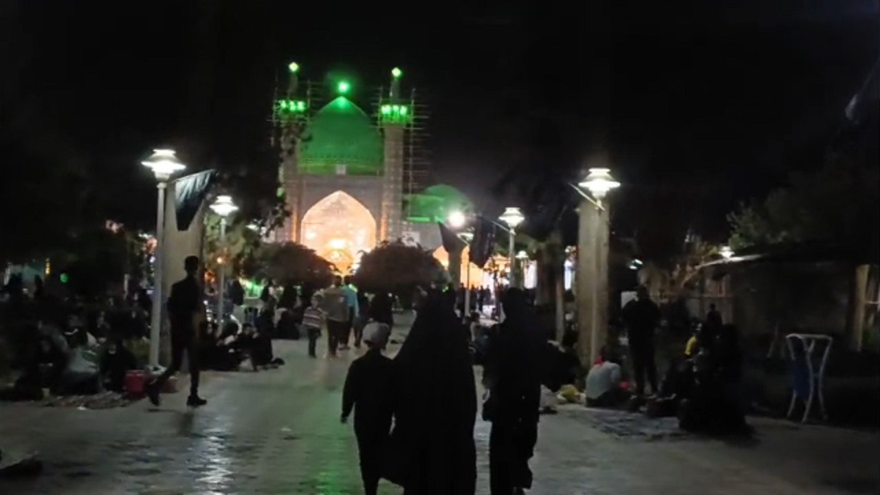 زمزمه دعای الغوث الغوث در امامزاده سیدحمزه (ع) + فیلم