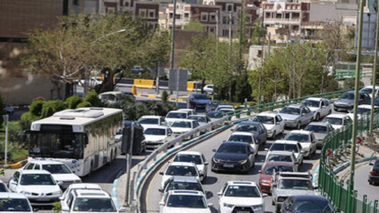 اصفهان در سه نوبت پیک ترافیک دارد