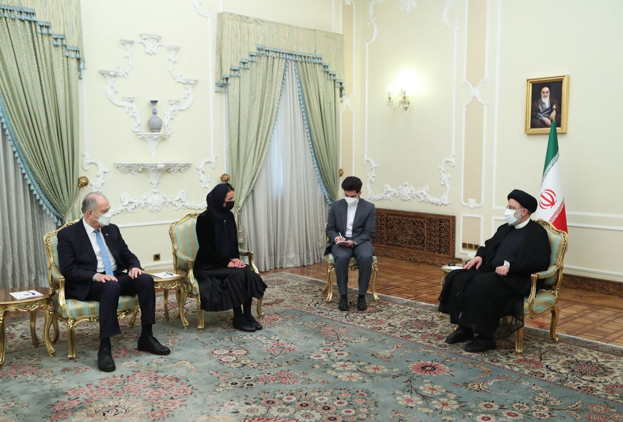 سفیران خارجی استوارنامه‌های خود را تقدیم رئیس‌جمهور کردند