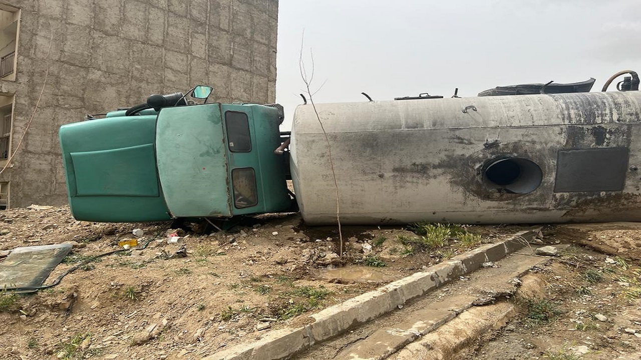 یک مصدوم براثر واژگونی تانکر آب