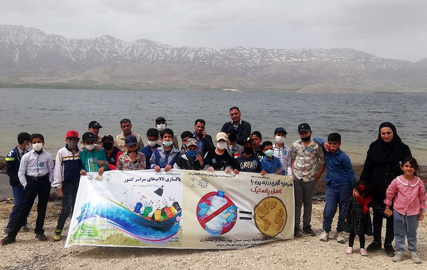 پاکسازی تالاب چغاخور از وجود زباله با مشارکت دانش آموزان آورگانی